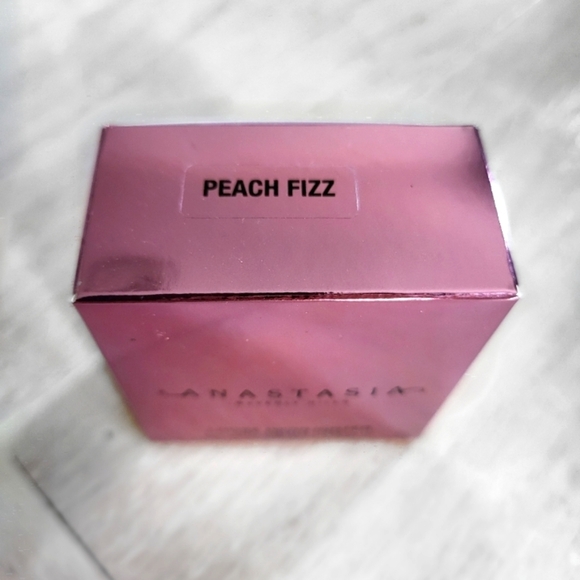 Anastasia Beverly Hills Loose Highlighter Peach Fizz 🍑 - Picture 3 of 3